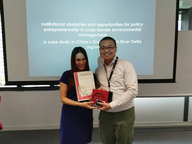 As a token of thanks, Dr. E. Lee, Project Officer, Centre for Sustainable Design and Environment, presented the THEi gifts to Dr. Anna Lee.